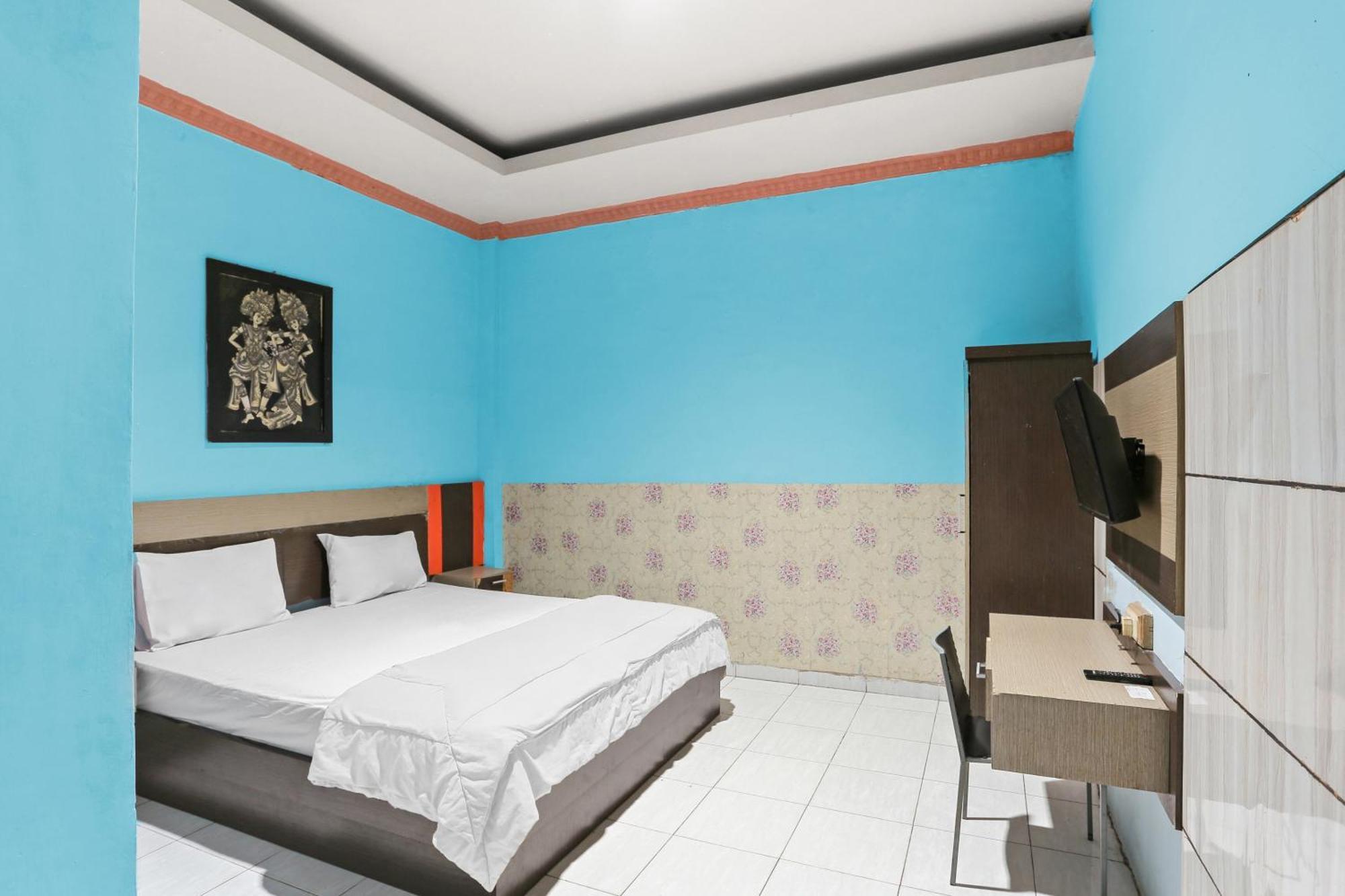 Oyo 93046 Hotel Fortuna Parepare Eksteriør billede