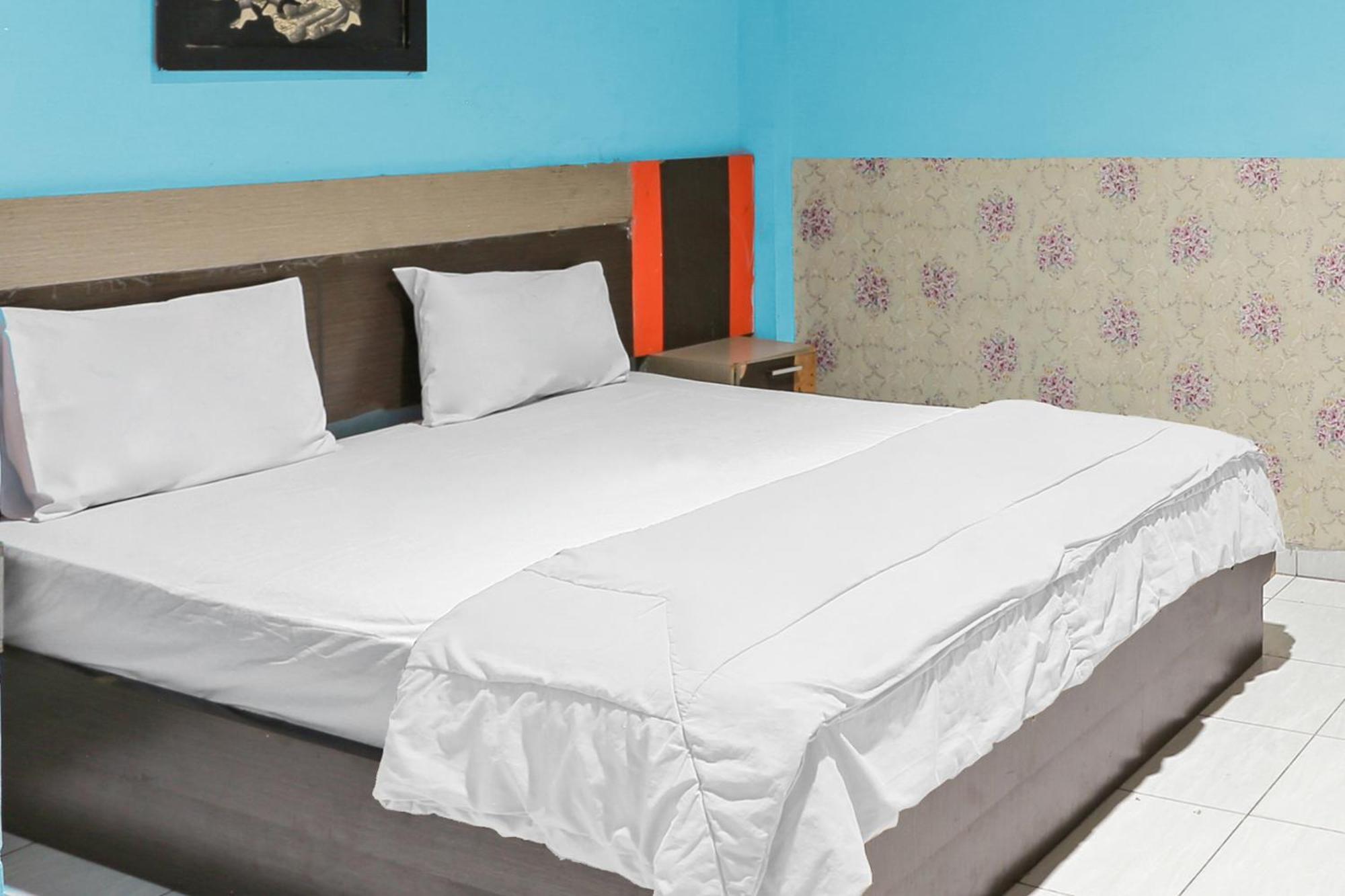 Oyo 93046 Hotel Fortuna Parepare Eksteriør billede