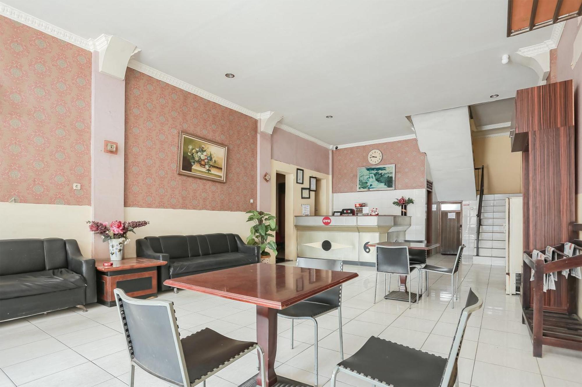 Oyo 93046 Hotel Fortuna Parepare Eksteriør billede