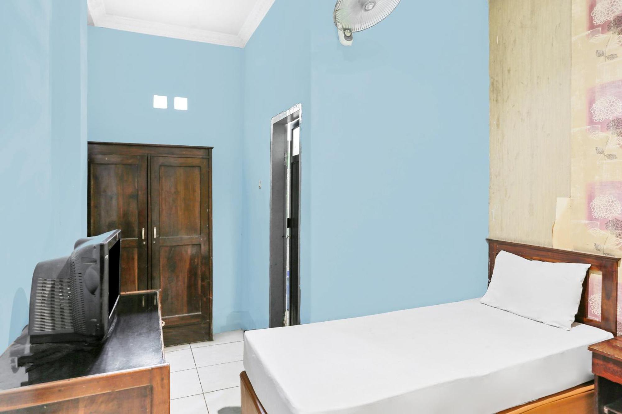 Oyo 93046 Hotel Fortuna Parepare Eksteriør billede