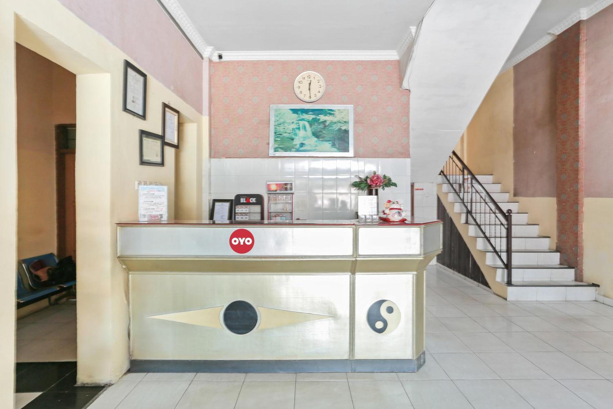 Oyo 93046 Hotel Fortuna Parepare Eksteriør billede